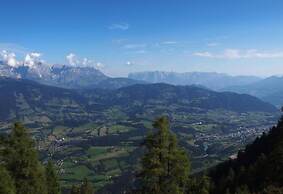 Charming Apartment in Goldegg, Austria - Mountain Views & Private Entr