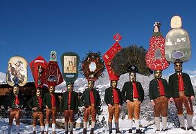 Charming Apartment in Goldegg, Austria - Mountain Views & Private Entr