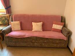 Charming Apartment in Goldegg, Austria - Mountain Views & Private Entr