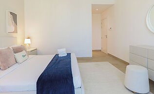 HiGuests - La Rive Classy 2BR & Balcony