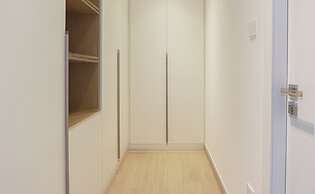 HiGuests - La Rive Classy 2BR & Balcony