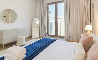 HiGuests - La Rive Classy 2BR & Balcony