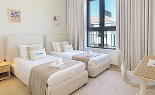 HiGuests - La Rive Classy 2BR & Balcony