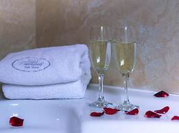 Rahoni Cronwell By Diomedes Group