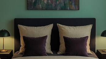 Aurora Living – 15 Min Airport | Business Design Apartments