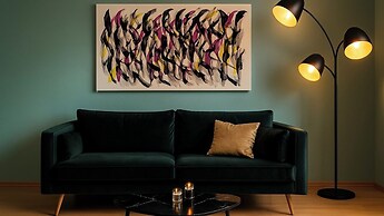Aurora Living – 15 Min Airport | Business Design Apartments
