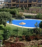 6 Guests - 3 Bedrooms - Private Garden - Pool