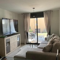 6 Guests - 3 Bedrooms - Private Garden - Pool