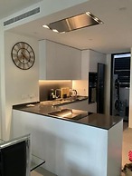 6 Guests - 3 Bedrooms - Private Garden - Pool