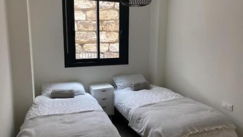 6 Guests - 3 Bedrooms - Private Garden - Pool