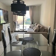 6 Guests - 3 Bedrooms - Private Garden - Pool