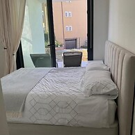 6 Guests - 3 Bedrooms - Private Garden - Pool