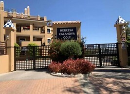 6 Guests - 3 Bedrooms - Private Garden - Pool