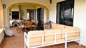 Villa- Lagarto in Panorama