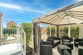 KHL apartments