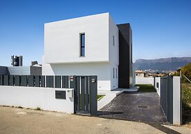 Villa Clem in Calp With 4 Bedrooms and 3 Bathrooms