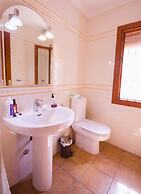 Fanila in J vea With 4 Bedrooms and 3 Bathrooms