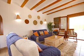 Fanila in J vea With 4 Bedrooms and 3 Bathrooms