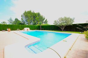 Fanila in J vea With 4 Bedrooms and 3 Bathrooms