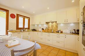 Fanila in J vea With 4 Bedrooms and 3 Bathrooms