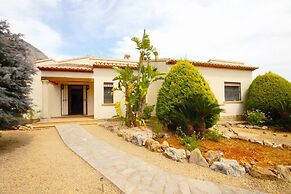 Fanila in J vea With 4 Bedrooms and 3 Bathrooms