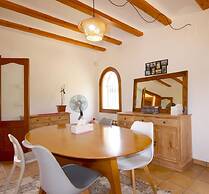 Fanila in J vea With 4 Bedrooms and 3 Bathrooms