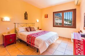Fanila in J vea With 4 Bedrooms and 3 Bathrooms