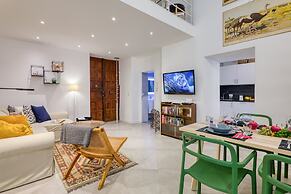 Two Levels Apt In Historical Building