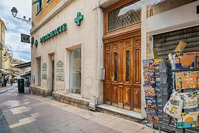 Two Levels Apt In Historical Building