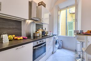 Two Levels Apt In Historical Building