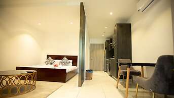 Lennox Luxury Suites by Cozy