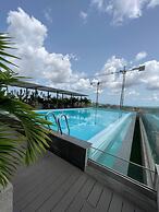 Lennox Luxury Suites by Cozy