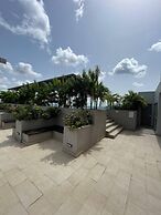 Lennox Luxury Suites by Cozy