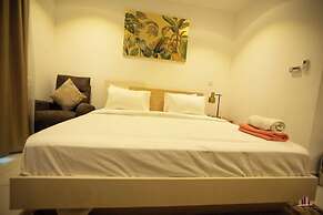 Lennox Luxury Suites by Cozy