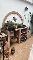 Housesleeps6-parking-garden-fireplace-bbq-patio-ac