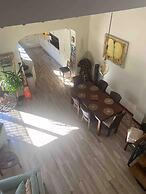 Housesleeps6-parking-garden-fireplace-bbq-patio-ac