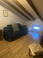 Housesleeps6-parking-garden-fireplace-bbq-patio-ac