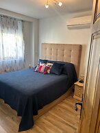 Housesleeps6-parking-garden-fireplace-bbq-patio-ac