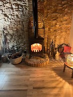 Housesleeps6-parking-garden-fireplace-bbq-patio-ac