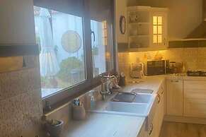 House -sleeps 6-garden-fireplace