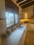 Housesleeps6-parking-garden-fireplace-bbq-patio-ac
