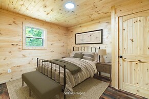 Black Butte - Lux Family Cabin With Games Firepit