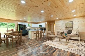 Black Butte - Lux Family Cabin With Games Firepit