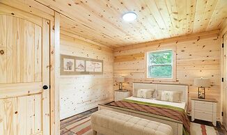 Black Butte - Lux Family Cabin With Games Firepit