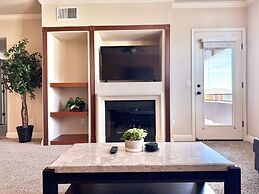 NEW Chic 2BR Stay With Heated Pool Gym Mini Golf