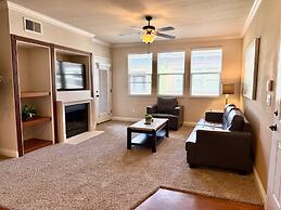 NEW Chic 2BR Stay With Heated Pool Gym Mini Golf