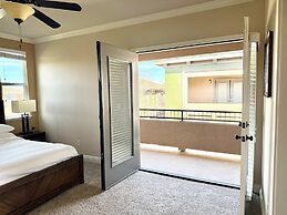 NEW Chic 2BR Stay With Heated Pool Gym Mini Golf