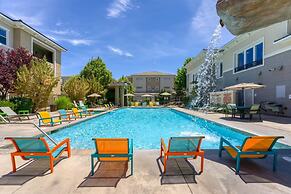 NEW Chic 2BR Stay With Heated Pool Gym Mini Golf