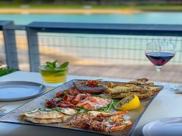 The Lava Lounge Panoramic Rooftop Holiday Retreat