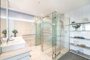 The Lava Lounge Panoramic Rooftop Holiday Retreat